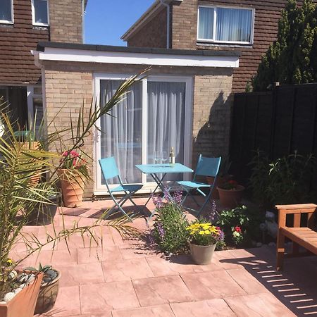Basingstoke En Suite Room In Garden Annex Екстериор снимка