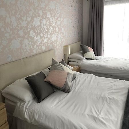 Basingstoke En Suite Room In Garden Annex Екстериор снимка
