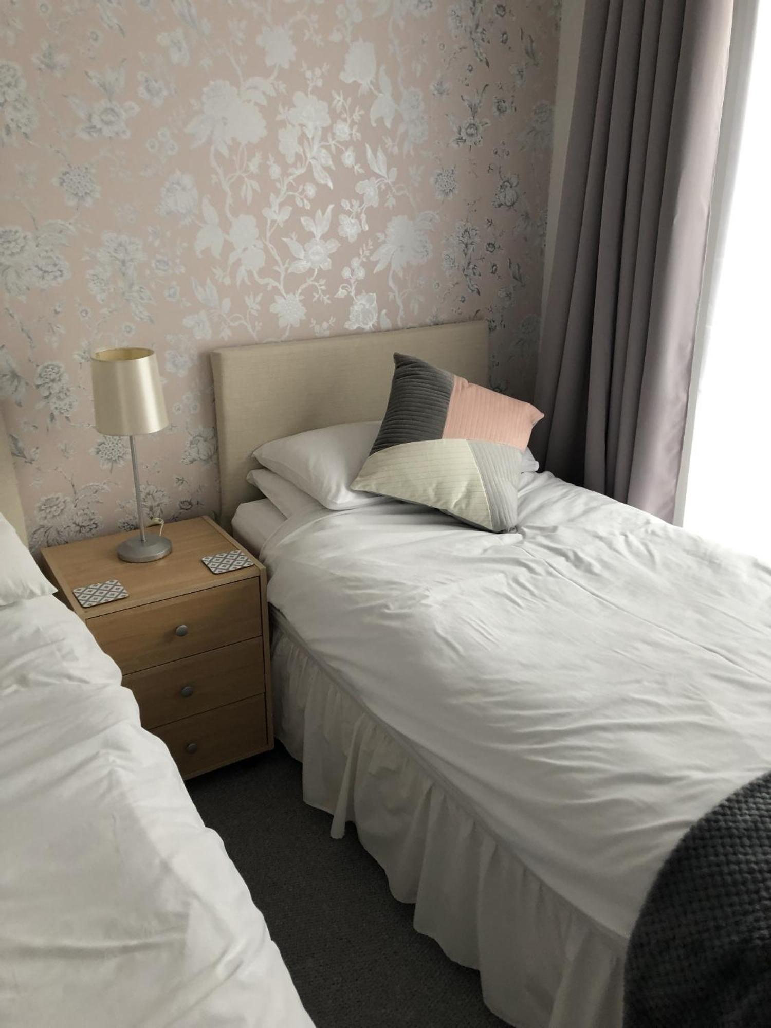 Basingstoke En Suite Room In Garden Annex Екстериор снимка