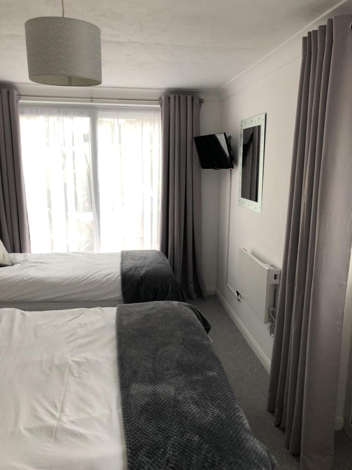 Basingstoke En Suite Room In Garden Annex Екстериор снимка