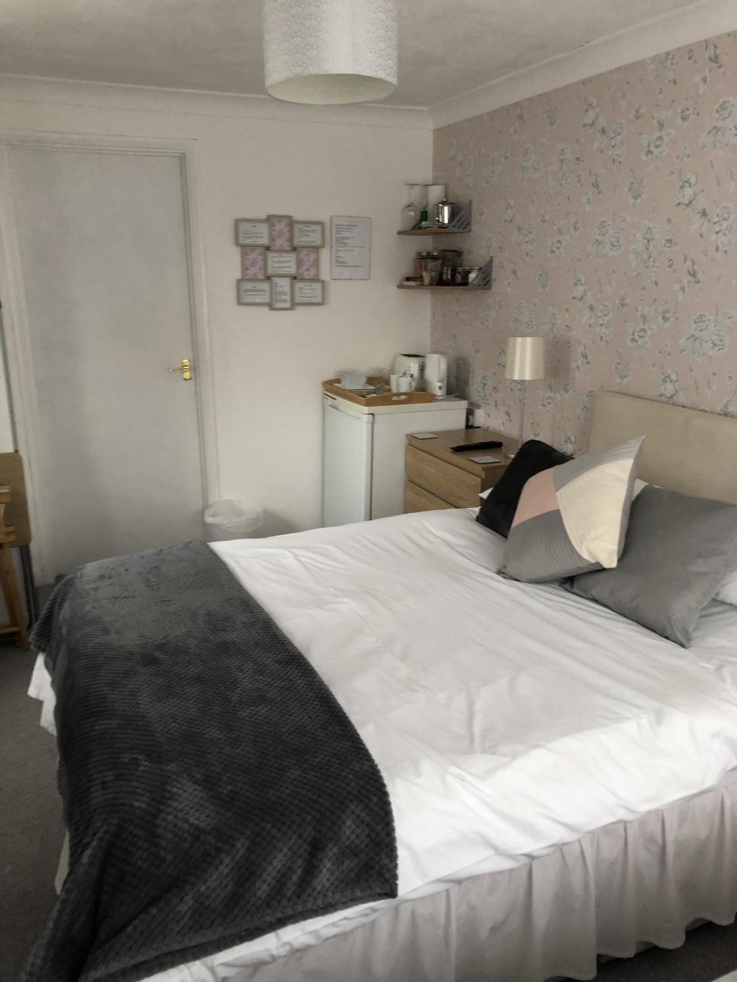 Basingstoke En Suite Room In Garden Annex Екстериор снимка